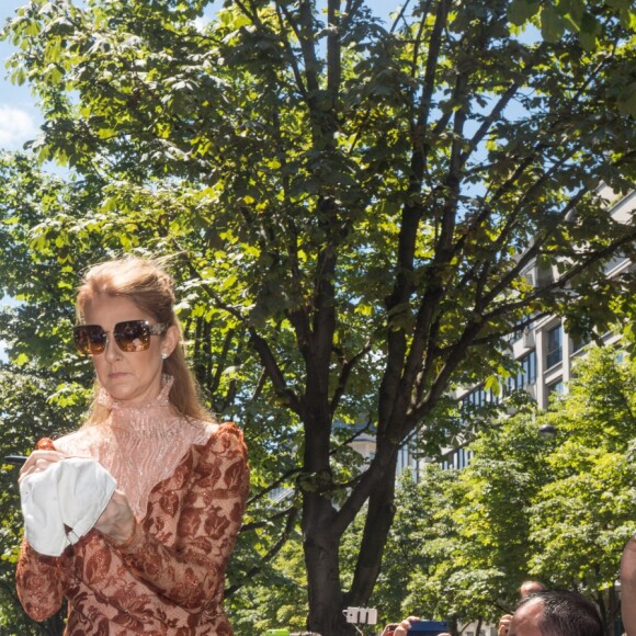 L'hôtel Royal Monceau remercie Céline Dion pour son séjour avec un énorme bouquet de ballons à Paris le 9 juillet 2016.