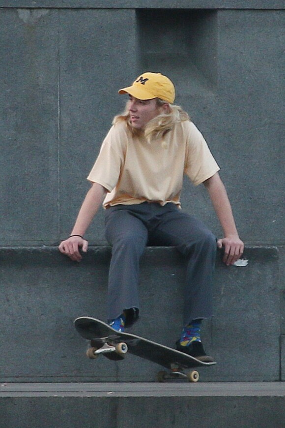 Rocco Ritchie (fils de Madonna) fait du skateboard à Turin en Italie le 18 novembre 2015