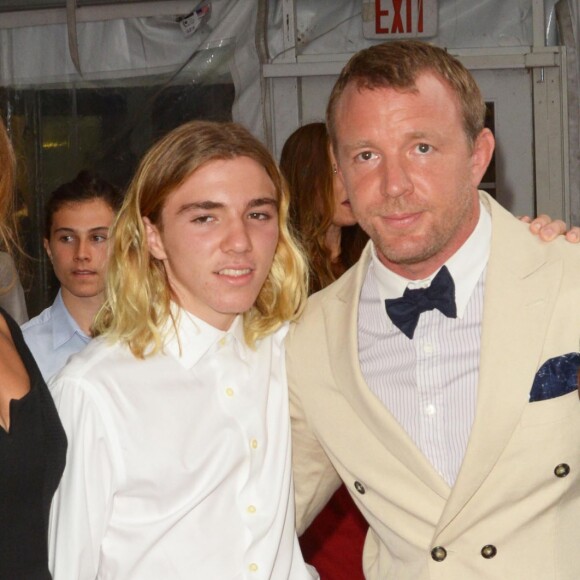 Guy Ritchie, ses enfants Rocco et David Banda (dont la mère est Madonna), et sa femme Jacqui Ainsley à l'Avant-première du film "The Man From U.N.C.L.E." au Ziegfeld Theatre à New York, le 10 août 2015.