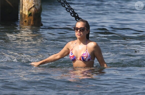 Sylvie Meis se baigne à Saint-Tropez le 5 juillet 2016.
