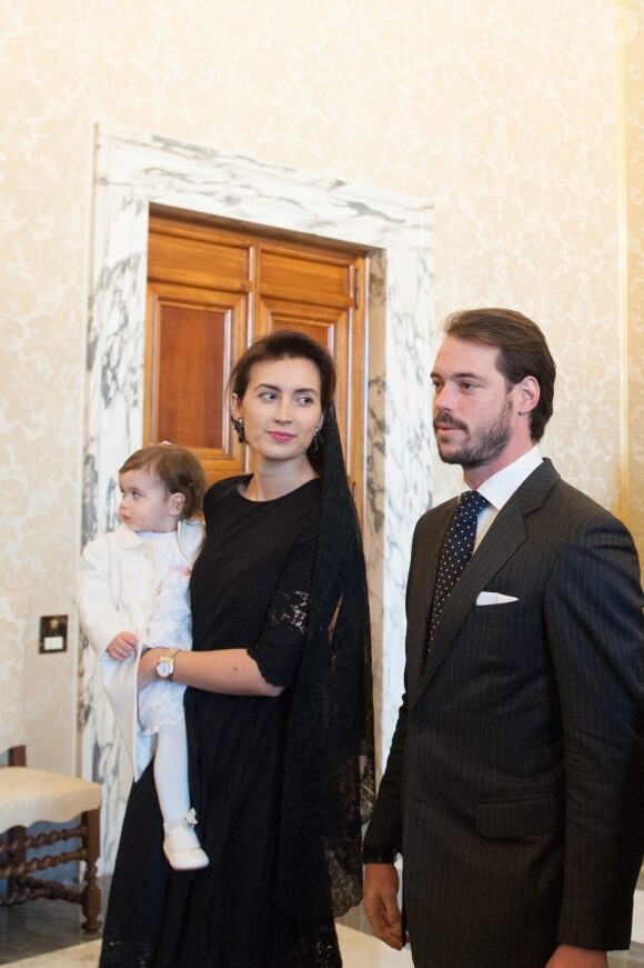 Le prince Felix et la princesse Claire de Luxembourg avaient amené leur fille la princesse Amalia lors de la visite de la famille grand-ducale au pape François, le 21 mars 2016 au Vatican.