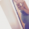 Coralie Xhaard (Secret Story 4) enceinte et radieuse. Elle vient de révéler le sexe de son bébé ! Juillet 2016.