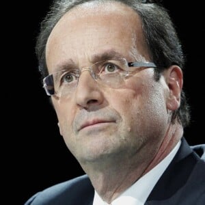 archives - Presentation du 17eme rapport"L Etat du mal-logement en France" par la fondation Abbe Pierre. François Hollande.01/02/2012 - Paris