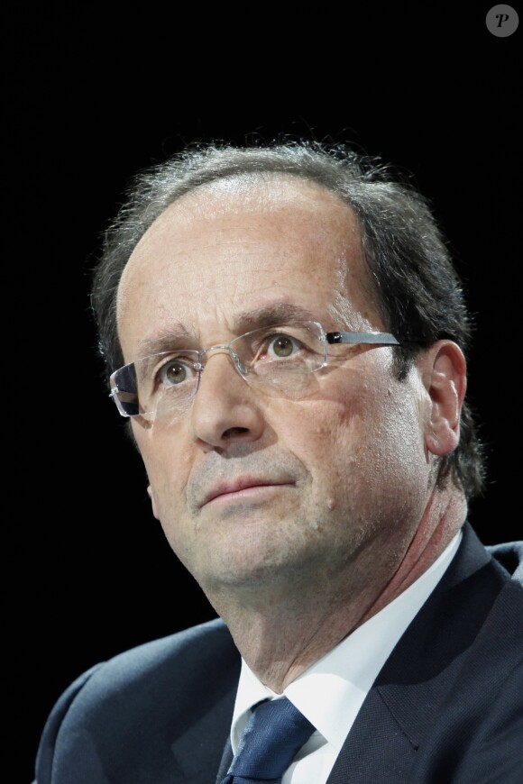 archives - Presentation du 17eme rapport"L Etat du mal-logement en France" par la fondation Abbe Pierre. François Hollande.01/02/2012 - Paris