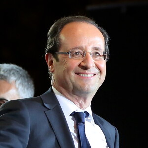 FRANCOIS HOLLANDE- LE NOUVEAU PRESIDENT FRANCOIS HOLLANDE ARRIVE PLACE DE LA BASTILLE A PARIS LE 6 MAI 2012.