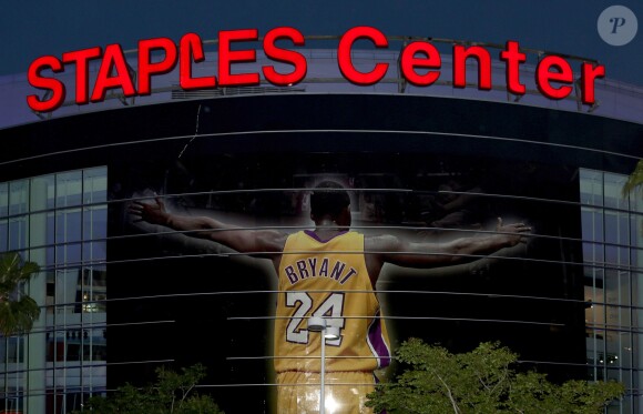 Le Staples Center honore la fin de carrière professionnelle de Kobe Bryant. Los Angeles, le 13 avril 2016.