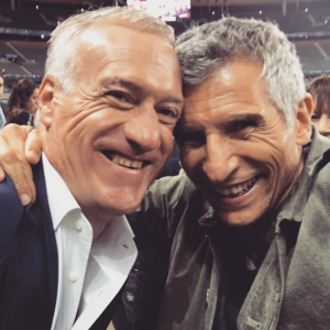 Nagui avec son ami Didier Deschamps au Stade de France lors de la victoire des Bleus contre l'Islande à l'Euro 2016.