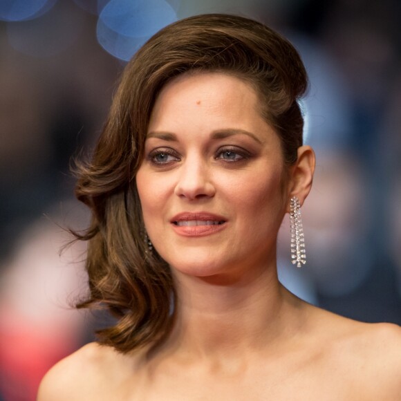 Marion Cotillard (habillée en Dior Haute Couture) - Montée des marches du film "Juste la fin du monde" lors du 69e Festival International du Film de Cannes. Le 19 mai 2016. © Olivier Borde-Cyril Moreau/Bestimage