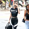Bella Hadid, habillée d'un t-shirt et d'un legging NikeLAB x RT (collaboration de Nike Lab et Riccardo Tisci), chaussée de baskets noires et tenant un sac Givenchy (modèle Micro Lucrezia) à New York, le 13 juillet 2016.