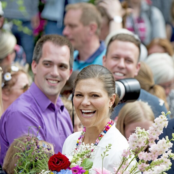 La princesse Victoria de Suède fêtait le 14 juillet 2016 son 39e anniversaire, rencontrant à la Villa Solliden des centaines de Suédois, entourée de son mari le prince Daniel, de leur fille la princesse Estelle, de leur fils le prince Oscar (dont c'était la première participation à un événement officiel) et de ses parents le roi Carl XVI Gustaf et la reine Silvia.