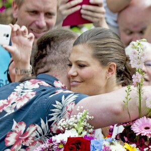 La princesse Victoria de Suède fêtait le 14 juillet 2016 son 39e anniversaire, rencontrant à la Villa Solliden des centaines de Suédois, entourée de son mari le prince Daniel, de leur fille la princesse Estelle, de leur fils le prince Oscar (dont c'était la première participation à un événement officiel) et de ses parents le roi Carl XVI Gustaf et la reine Silvia.