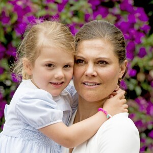 La princesse Victoria de Suède fêtait le 14 juillet 2016 son 39e anniversaire, rencontrant à la Villa Solliden des centaines de Suédois, entourée de son mari le prince Daniel, de leur fille la princesse Estelle, de leur fils le prince Oscar (dont c'était la première participation à un événement officiel) et de ses parents le roi Carl XVI Gustaf et la reine Silvia.