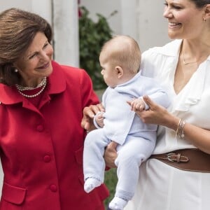 La princesse Victoria de Suède fêtait le 14 juillet 2016 son 39e anniversaire, rencontrant à la Villa Solliden des centaines de Suédois, entourée de son mari le prince Daniel, de leur fille la princesse Estelle, de leur fils le prince Oscar (dont c'était la première participation à un événement officiel) et de ses parents le roi Carl XVI Gustaf et la reine Silvia.