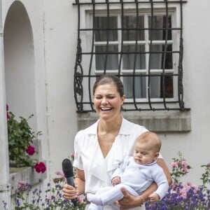 La princesse Victoria de Suède fêtait le 14 juillet 2016 son 39e anniversaire, rencontrant à la Villa Solliden des centaines de Suédois, entourée de son mari le prince Daniel, de leur fille la princesse Estelle, de leur fils le prince Oscar (dont c'était la première participation à un événement officiel) et de ses parents le roi Carl XVI Gustaf et la reine Silvia.