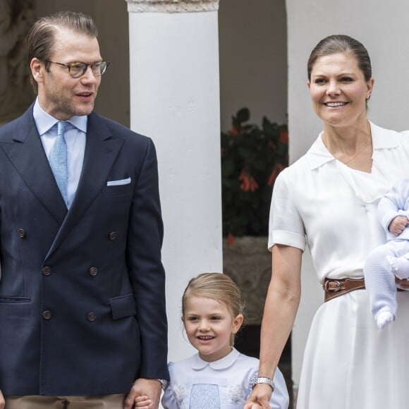 La princesse Victoria de Suède fêtait le 14 juillet 2016 son 39e anniversaire, rencontrant à la Villa Solliden des centaines de Suédois, entourée de son mari le prince Daniel, de leur fille la princesse Estelle, de leur fils le prince Oscar (dont c'était la première participation à un événement officiel) et de ses parents le roi Carl XVI Gustaf et la reine Silvia.