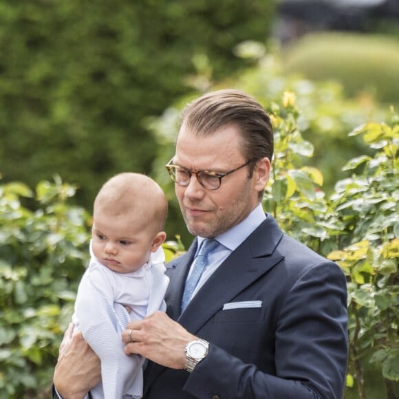 La princesse Victoria de Suède fêtait le 14 juillet 2016 son 39e anniversaire, rencontrant à la Villa Solliden des centaines de Suédois, entourée de son mari le prince Daniel, de leur fille la princesse Estelle, de leur fils le prince Oscar (dont c'était la première participation à un événement officiel) et de ses parents le roi Carl XVI Gustaf et la reine Silvia.