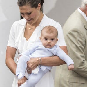 La princesse Victoria de Suède fêtait le 14 juillet 2016 son 39e anniversaire, rencontrant à la Villa Solliden des centaines de Suédois, entourée de son mari le prince Daniel, de leur fille la princesse Estelle, de leur fils le prince Oscar (dont c'était la première participation à un événement officiel) et de ses parents le roi Carl XVI Gustaf et la reine Silvia.