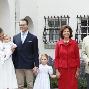 La princesse Victoria de Suède fêtait le 14 juillet 2016 son 39e anniversaire, rencontrant à la Villa Solliden des centaines de Suédois, entourée de son mari le prince Daniel, de leur fille la princesse Estelle, de leur fils le prince Oscar (dont c'était la première participation à un événement officiel) et de ses parents le roi Carl XVI Gustaf et la reine Silvia.