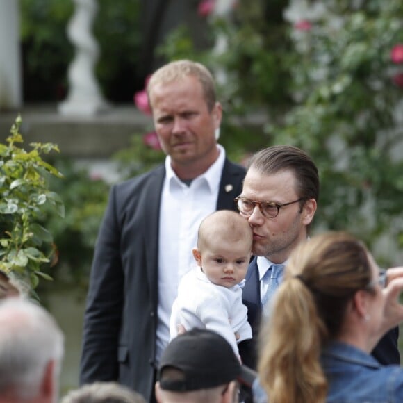 La princesse Victoria de Suède fêtait le 14 juillet 2016 son 39e anniversaire, rencontrant à la Villa Solliden des centaines de Suédois, entourée de son mari le prince Daniel, de leur fille la princesse Estelle, de leur fils le prince Oscar (dont c'était la première participation à un événement officiel) et de ses parents le roi Carl XVI Gustaf et la reine Silvia.