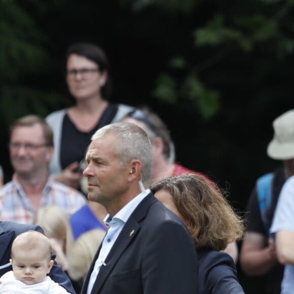 La princesse Victoria de Suède fêtait le 14 juillet 2016 son 39e anniversaire, rencontrant à la Villa Solliden des centaines de Suédois, entourée de son mari le prince Daniel, de leur fille la princesse Estelle, de leur fils le prince Oscar (dont c'était la première participation à un événement officiel) et de ses parents le roi Carl XVI Gustaf et la reine Silvia.