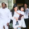 Kim Kardashian, son mari Kanye West et leur fille North West à Calabasas le 25 juin 2016.