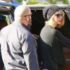 Taylor Swift se rend à son cours de gym à West Hollywood, le 31 décembre 2015  Singer and songwriter Taylor Swift was spotted heading to the gym in West Hollywood, California on December 31, 2015. Before getting out of the car, Taylor's bodyguard helped her out and then was close by her side when she went for her workout31/12/2015 - West Hollywood