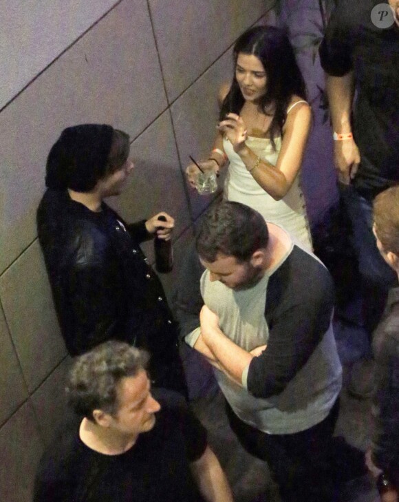 Exclusive - Louis Tomlinson et sa compagne Danielle Campbell au Lucky Strike bowling de Studio City le 22 juin 2016.