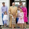 Le prince Frederik, le prince Vincent, la princesse Josephine, le prince Henrik, le prince Christian, la princesse Isabella, la princesse Mary, la reine Margrethe - La famille royale de Danemark lors d'un photocall au palais de Grasten, le 15 juillet 2016.15/07/2016 - Grasten