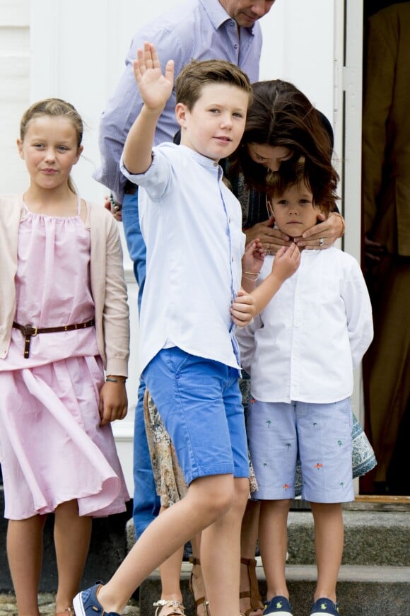 La princesse Isabella, le prince Christian, la princesse Mary, le prince Vincent - La famille royale de Danemark lors d'un photocall au palais de Grasten, le 15 juillet 2016.15/07/2016 - Grasten