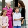 La princesse Isabella, la reine Margrethe, le prince Christian, la princesse Mary - La famille royale de Danemark lors d'un photocall au palais de Grasten, le 15 juillet 2016.15/07/2016 - Grasten