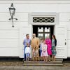 Le prince Frederik, le prince Vincent, la princesse Josephine, le prince Henrik, le prince Christian, la princesse Isabella, la reine Margrethe, la princesse Mary - La famille royale de Danemark lors d'un photocall au palais de Grasten, le 15 juillet 2016.15/07/2016 - Grasten