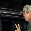 Pharrell Williams quitte le restaurant 34 Mayfair à Londres le 18 juin 2016.