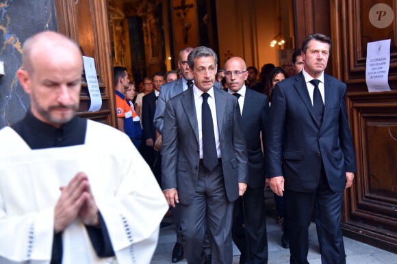 Le présidetnt du parti Les Républicains Nicolas Sarkozy accompagné du président de la région PACA Christian Estrosi lors de la messe en l'hommage aux 84 victimes de l'attentat du 14 juillet en la cathédrale à Nice, le 15 juillet 2016.