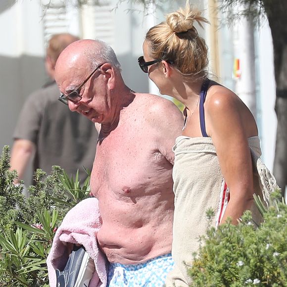 Rupert Murdoch et sa femme Jerry Hall profitent de leur journée sur une plage au Lavandou, le 18 juillet 2016 pendant leurs vacances.