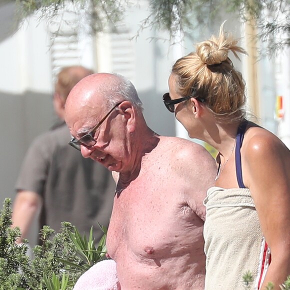 Rupert Murdoch et sa femme Jerry Hall profitent de leur journée sur une plage au Lavandou, le 18 juillet 2016 pendant leurs vacances.