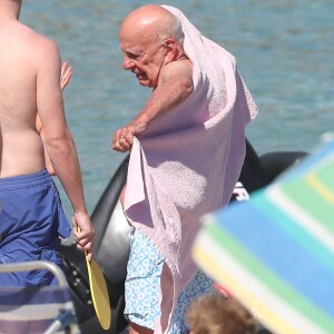 Rupert Murdoch et sa femme Jerry Hall profitent de leur journée sur une plage au Lavandou, le 18 juillet 2016 pendant leurs vacances.