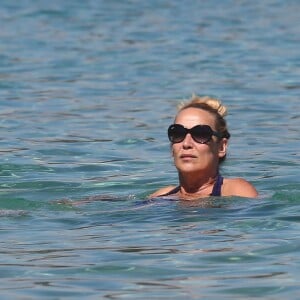 Rupert Murdoch et sa femme Jerry Hall profitent de leur journée sur une plage au Lavandou, le 18 juillet 2016 pendant leurs vacances.