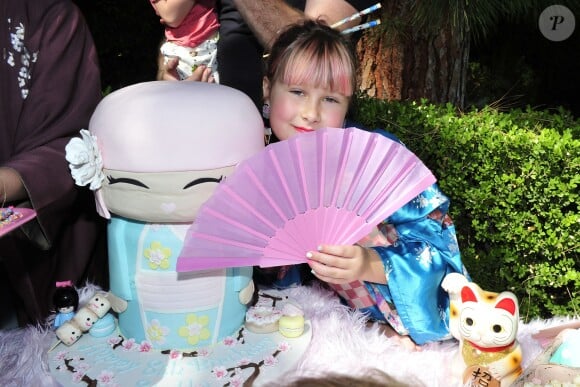 Dean McDermott et Tori Spelling ont organisé un goûter d'anniversaire sur le thème du Japon pour leur fille Stella qui fêtait ses 8 ans. Le couple était entouré de ses autres enfants Liam McDermott, Hattie McDermott, et Finn McDermott. Los Angeles, le 19 juillet 2016