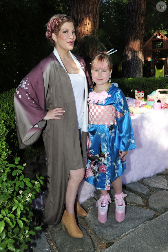 Dean McDermott et Tori Spelling ont organisé un goûter d'anniversaire sur le thème du Japon pour leur fille Stella qui fêtait ses 8 ans. Le couple était entouré de ses autres enfants Liam McDermott, Hattie McDermott, et Finn McDermott. Los Angeles, le 19 juillet 2016
