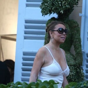 Mariah Carey fait du shopping dans la boutique Dior à Saint Tropez, France, le 19 juillet 2016.