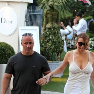 Mariah Carey fait du shopping dans la boutique Dior à Saint Tropez, France, le 19 juillet 2016.