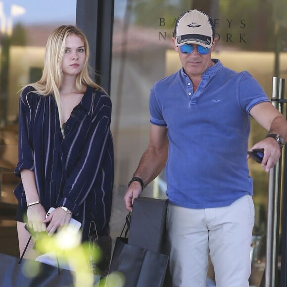 Antonio Banderas et sa fille Stella en pleine séance de shopping à Los Angeles Le 22 Juillet 2016