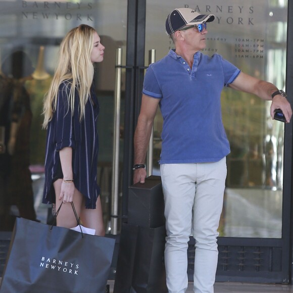 Antonio Banderas et sa fille Stella en pleine séance de shopping à Los Angeles Le 22 Juillet 2016