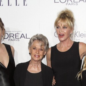 Melanie Griffith, sa mère Tippi Hedren, et ses filles Dakota Johnson et Stella Banderas - La 22ème soirée annuelle "ELLE Women in Hollywood" à Beverly Hills, le 19 octobre 2015.