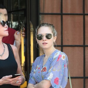 Melanie Griffith et sa fille Stella Banderas quittent leur hôtel à New York Le 28 Août 2015