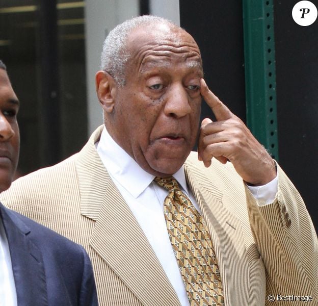 Bill Cosby à la sortie du tribunal Montgomery en Pennsylvanie le 7 juillet 2016. Un juge de Pennsylvanie a de nouveau refusé jeudi d'annuler les poursuites visant Bill Cosby, levant l'un des derniers obstacles à la tenue d'un procès, à une date encore indéterminée. L'acteur américain est accusé d'agressions sexuelles.