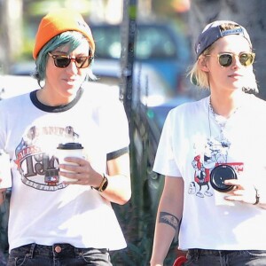 Exclusif - Kristen Stewart se promène avec sa petite amie Alicia Cargile dans les rues de Los Feliz. Le 20 juillet 2016