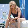 Exclusif - Goldie Hawn (70 ans) se relaxe en maillot de bain sur une plage à Hawaii, le 12 juillet 2016.