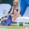 Exclusif - Goldie Hawn (70 ans) se relaxe en maillot de bain sur une plage à Hawaii, le 12 juillet 2016.