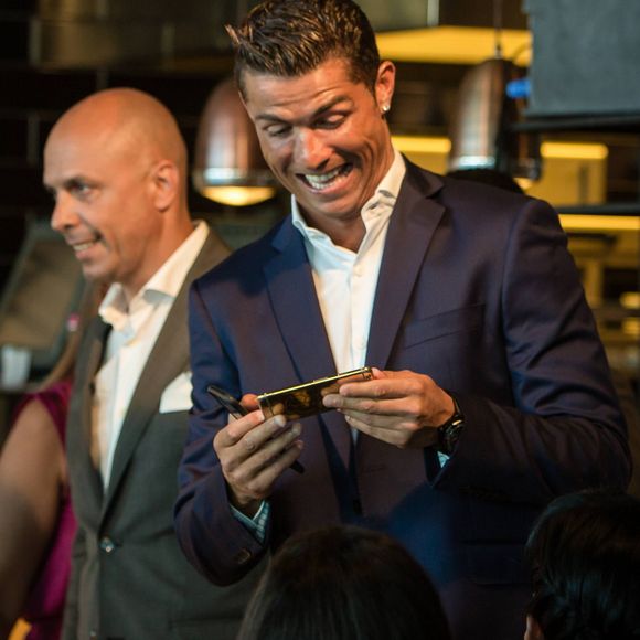 Cristiano Ronaldo à Funchal, à Madère, le 22 juillet 2016, où il inaugurait, en présence de sa famille et de son fils Cristiano Jr., l'aéroport rebaptisé d'après son nom ainsi qu'un hôtel appelé CR7. © Look Press Agency/ABACAPRESS.COM